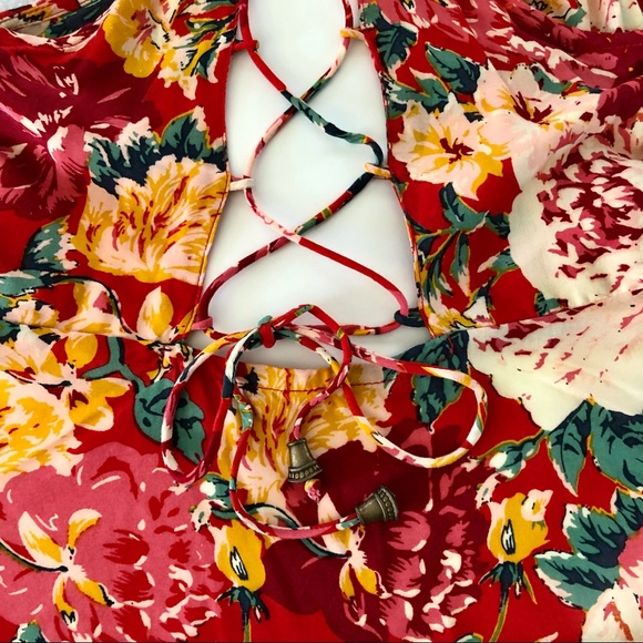 UO Kimchi Blue Sabrina Ruffled Faux Wrap Dress in Red Floral 0 - Picture 9 of 10